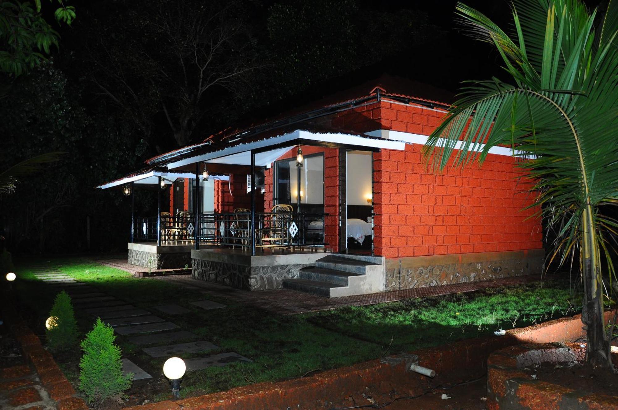 Red Roof Farmhouse Villa Chiplun Exterior photo