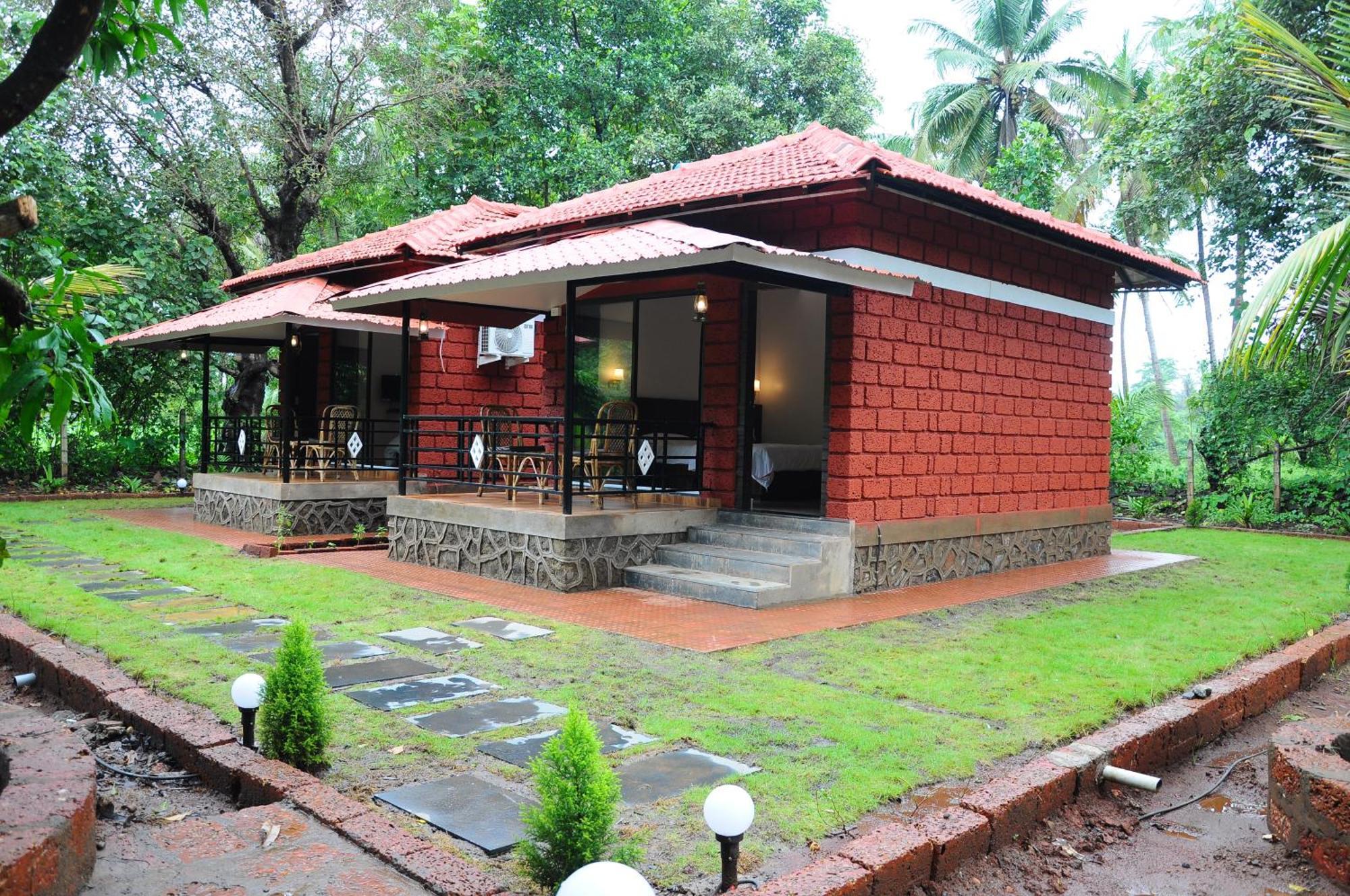 Red Roof Farmhouse Villa Chiplun Exterior photo