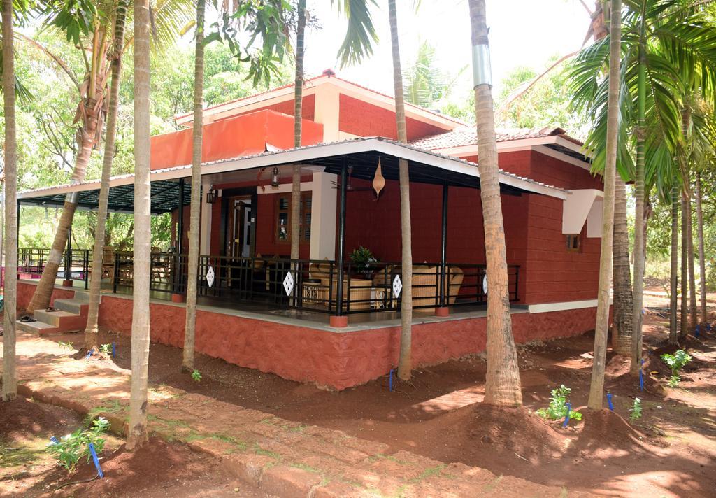 Red Roof Farmhouse Villa Chiplun Exterior photo