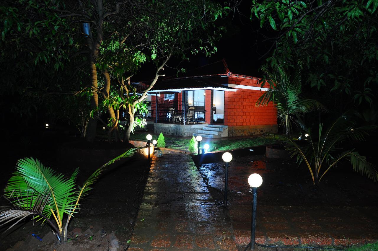 Red Roof Farmhouse Villa Chiplun Exterior photo