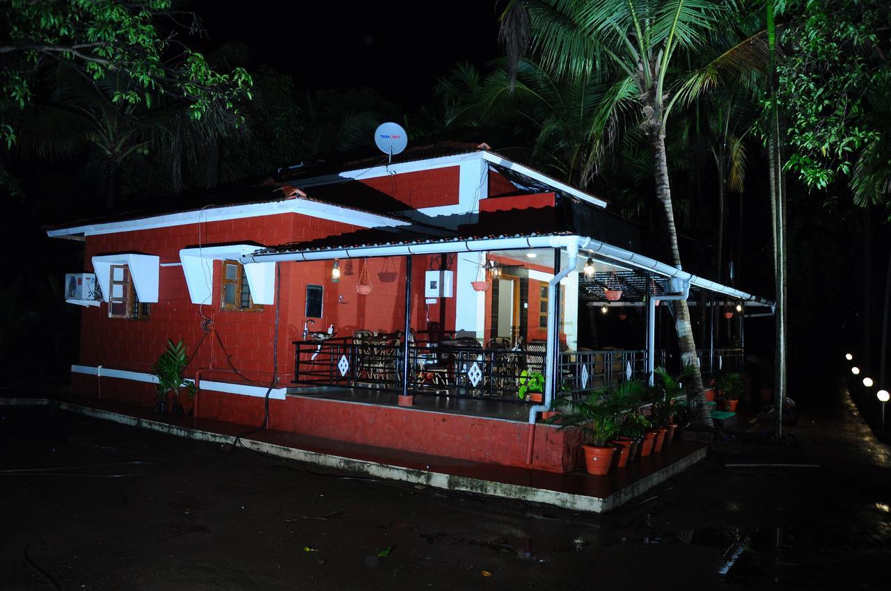 Red Roof Farmhouse Villa Chiplun Exterior photo