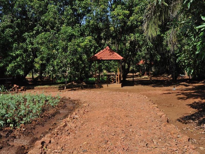 Red Roof Farmhouse Villa Chiplun Exterior photo