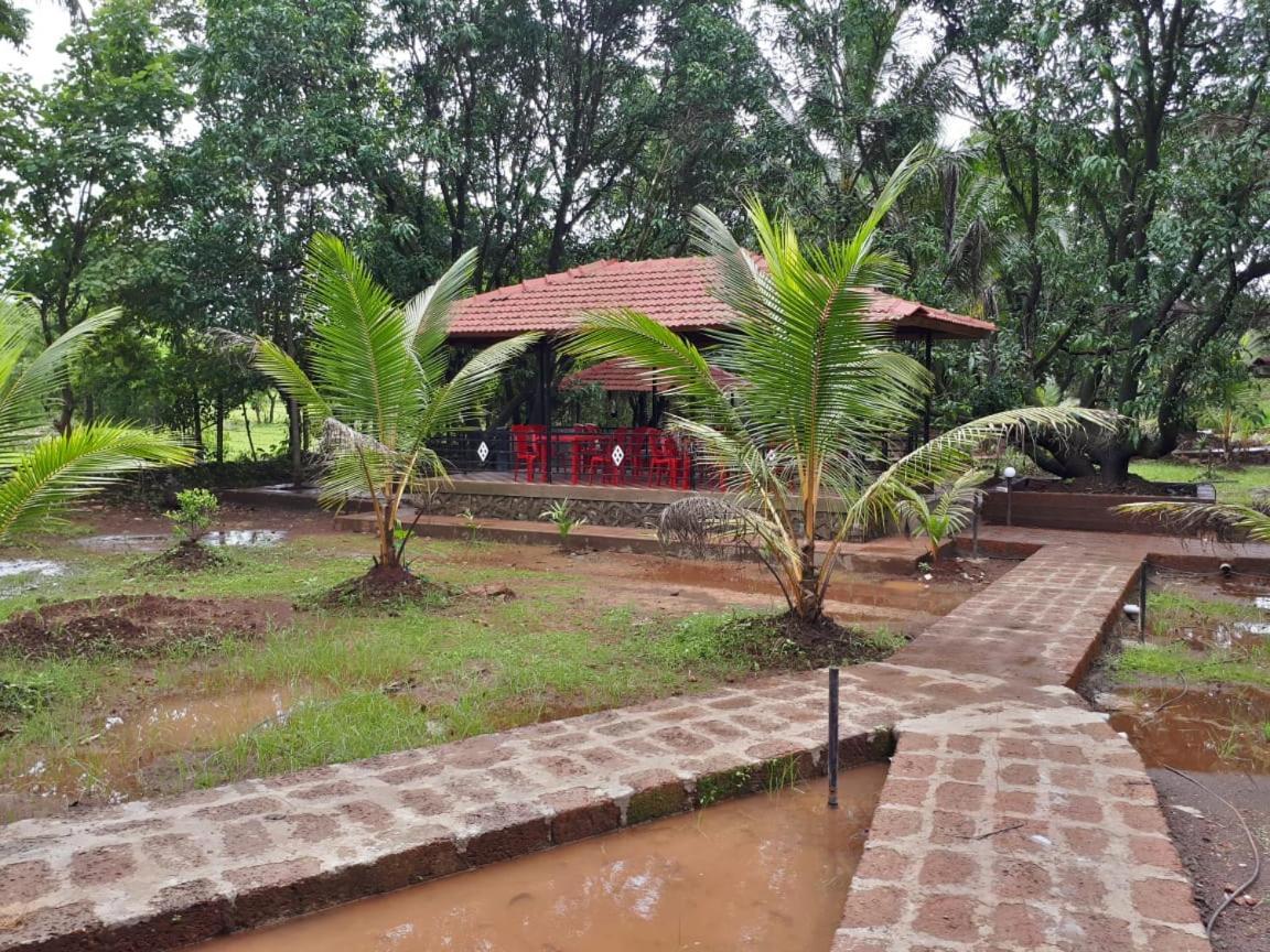 Red Roof Farmhouse Villa Chiplun Exterior photo